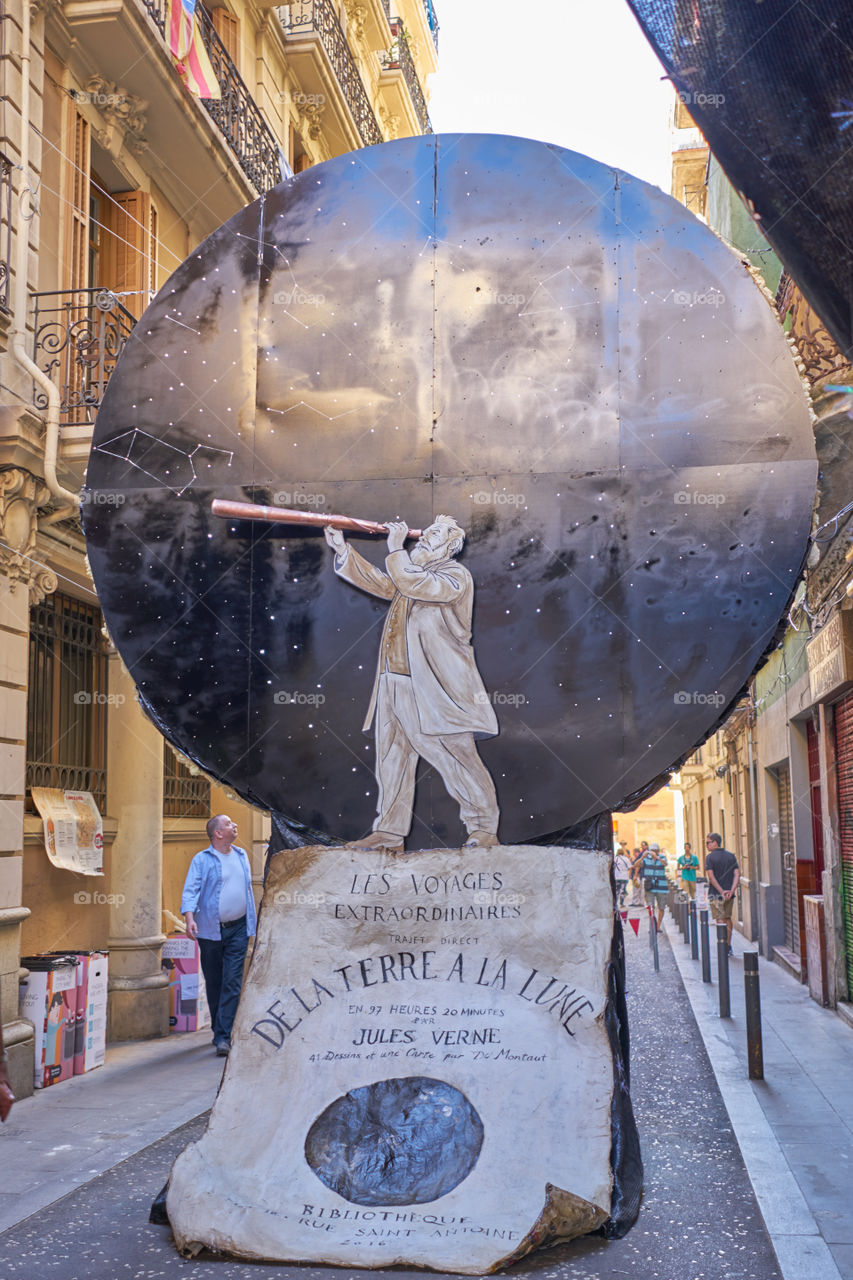 Barrio de Gracia. Primer día de Fiesta. Listos para el verdicto del jurado