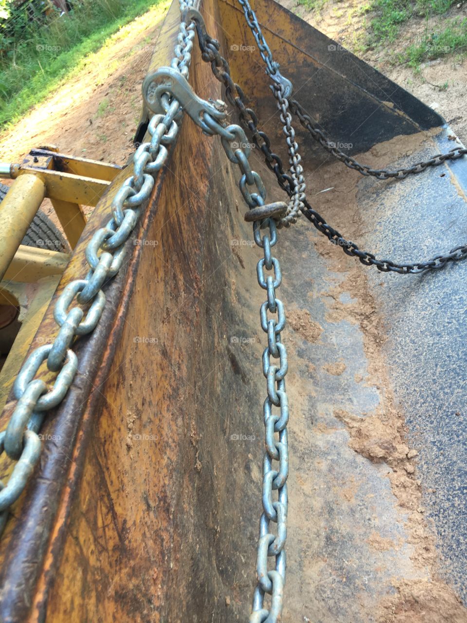Chain and tractor 