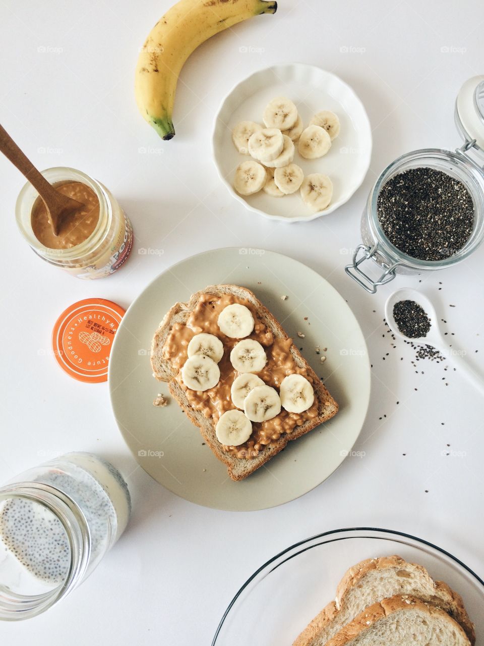 Warm up flat lays : Simply breakfast with banana and peanut butter toast.