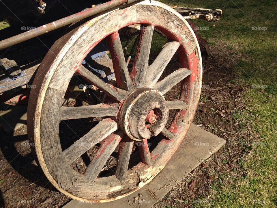wheel wood old wagon by splicanka