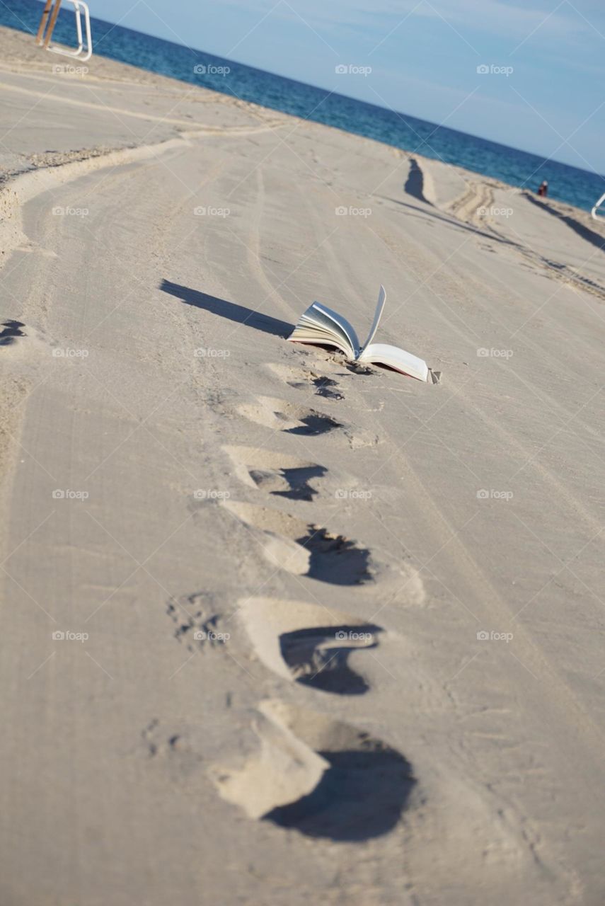 Beach#sand#foots#book