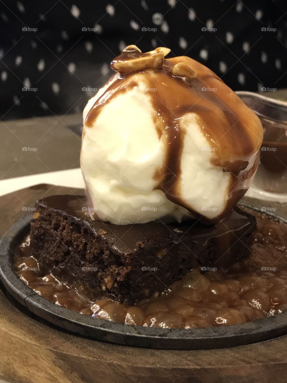 Chocolate walnut brownie with ice cream 