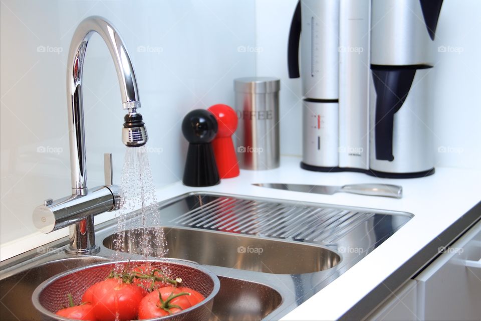 rinsing tomatoes