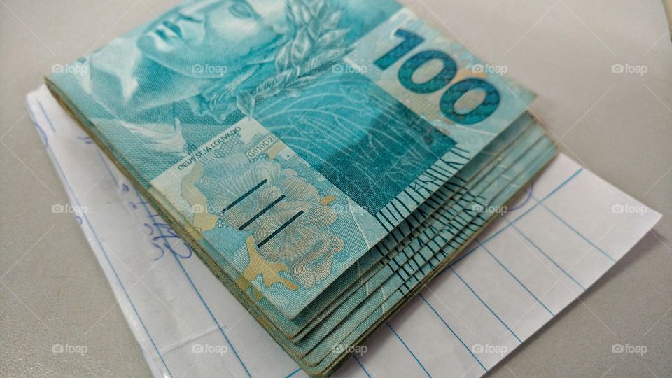 Dinheiro, notas...