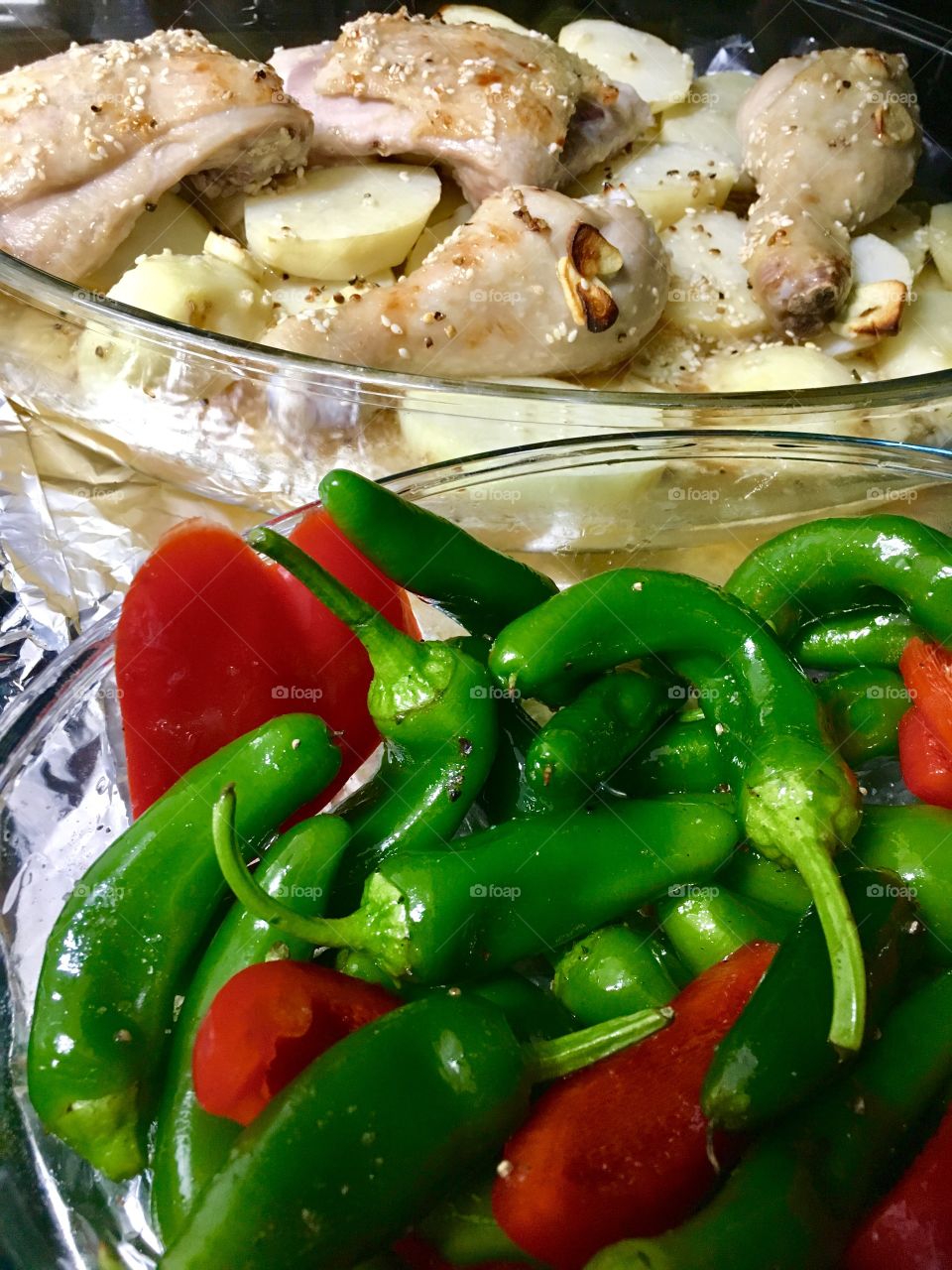 Chicken with potatoes in date sauce, lemon and peppers