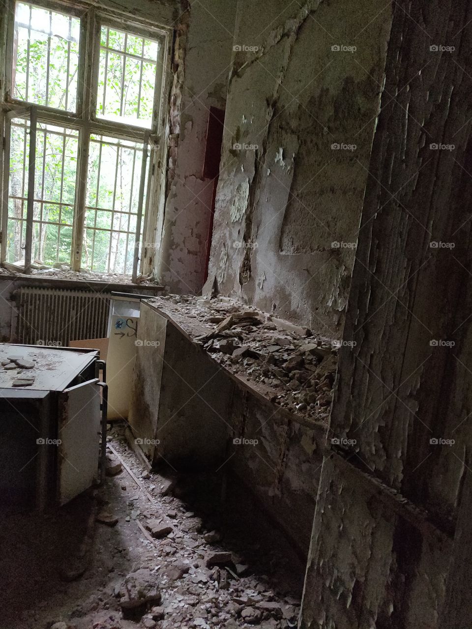 A picture of the abounded mental hospital located in Säter, Sweden.. This dark and mildly scary photo show us a small glimpse of the harsh past for the people that had lived there. Abounded in 1970 but yet still stands almost 50 years later..