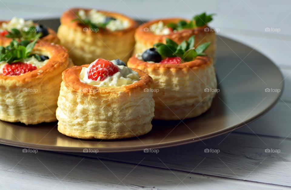 Puff pastry stuffed with soft cream cheese and berries