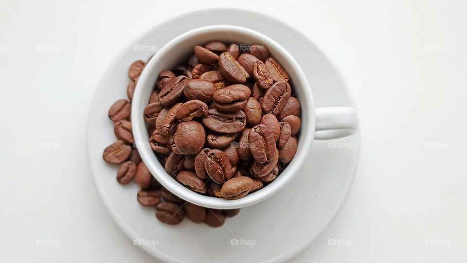 round beautiful texture cup of coffee beans top view