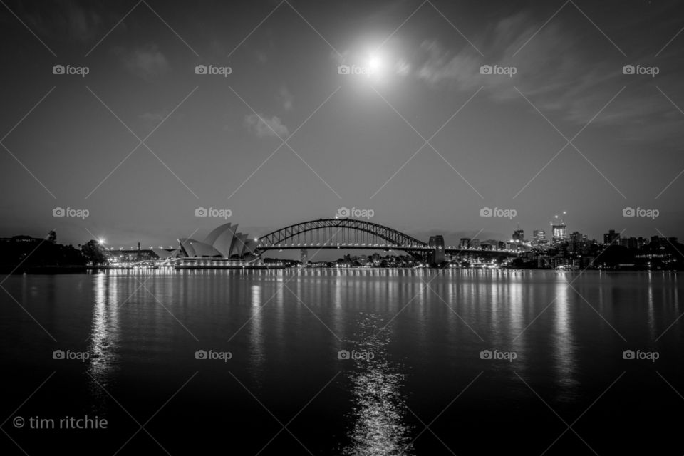 Under the moon, there were some faint clouds. Then my heart skipped a beat as I consumed the beauty of Sydney Harbour 