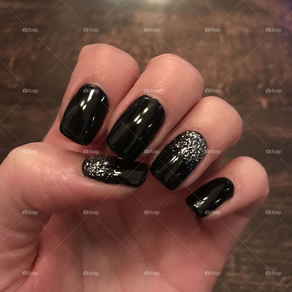 Gel manicure. Black and sparkly nails
