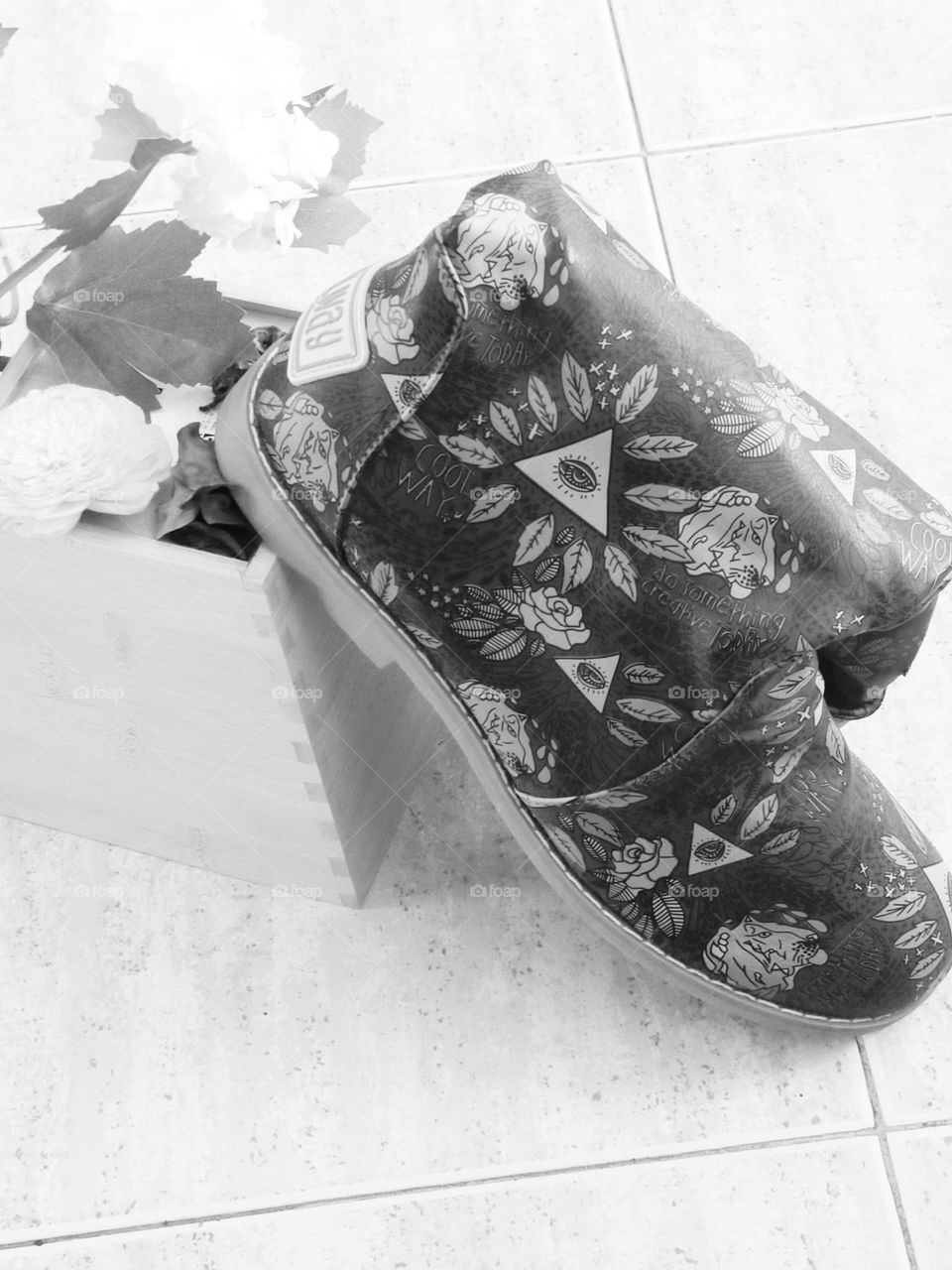 botas de agua blanco y negro con flores