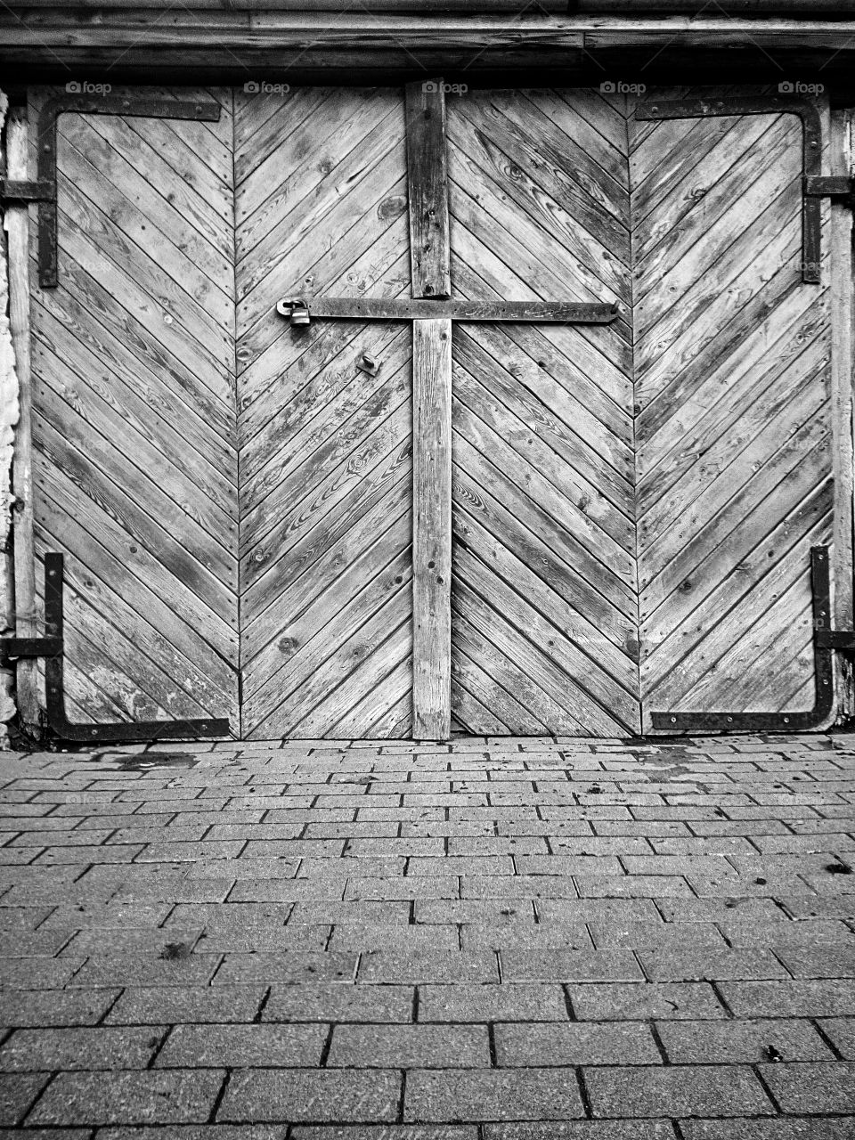 "The most colorful thing in the world is black and white, it contains all colors and at the same time excludes all."
~ Vikrmn, 10 Alone