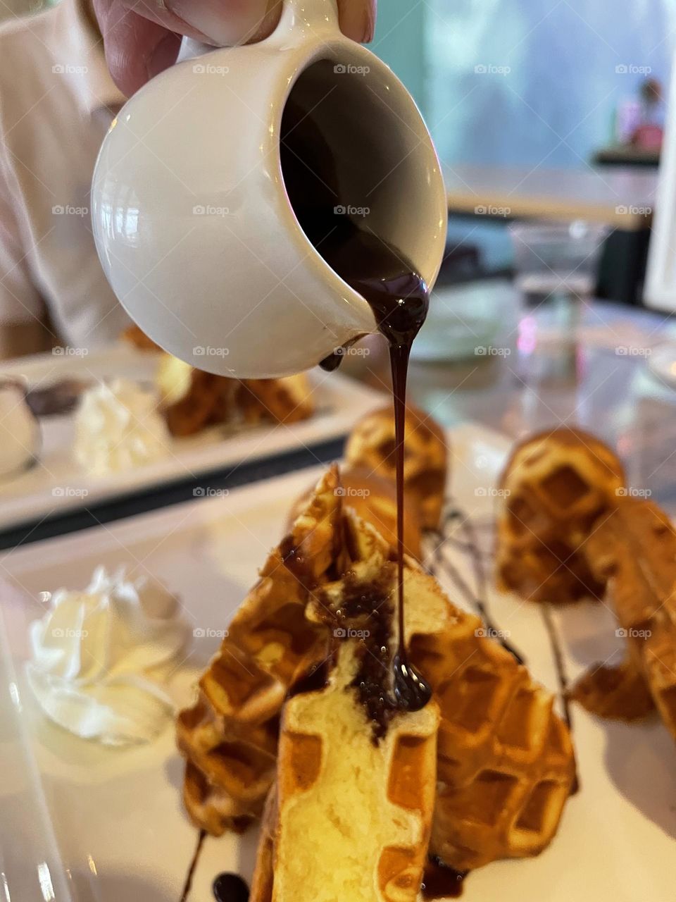 It’s tea time with ocean. 