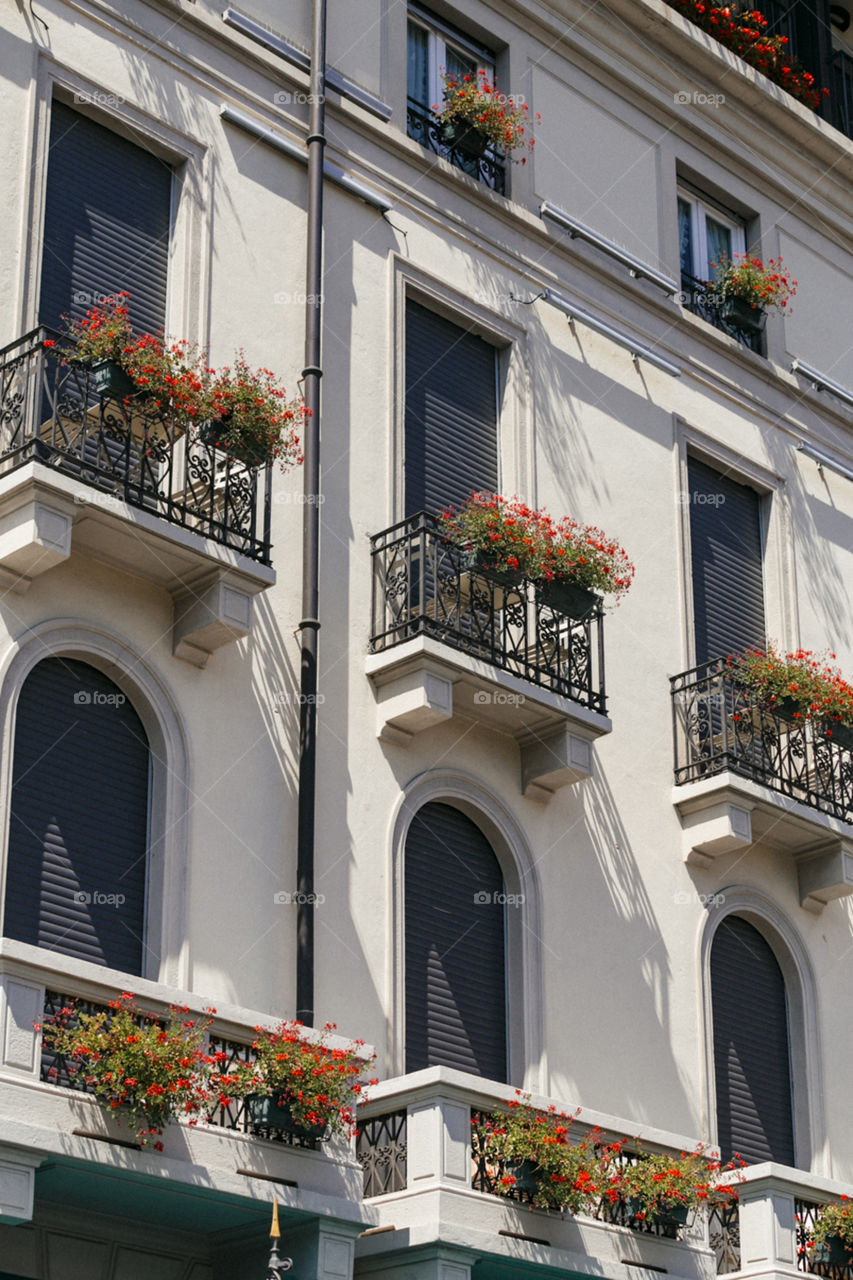 Lago Como no norte da Itália é um lugar lindo para se conhecer na Europa, com paisagens incríveis!