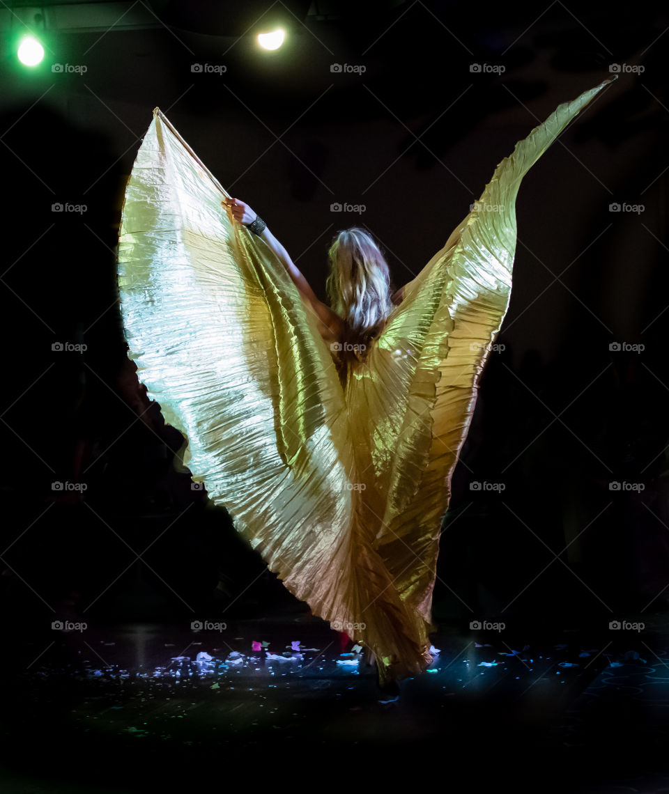 Angel in show
Gold
