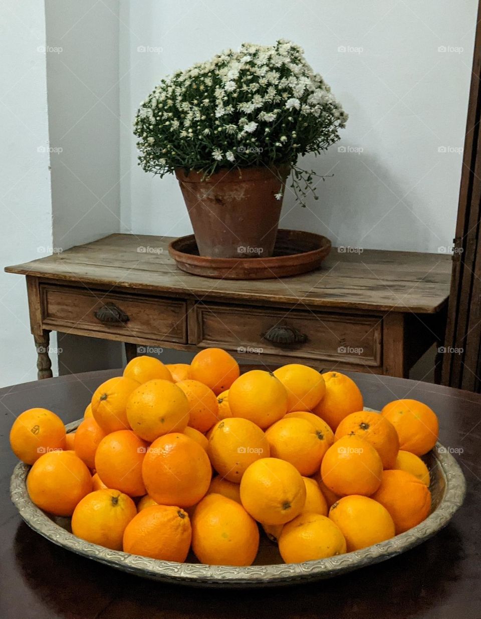 whole lot off oranges in a bowl
