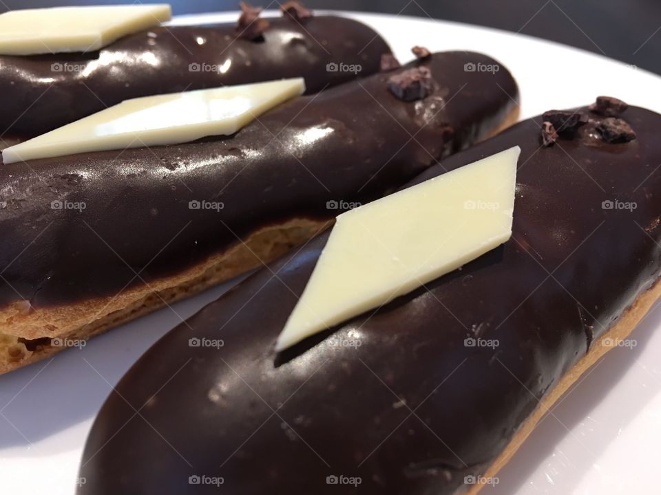 Chocolate eclair