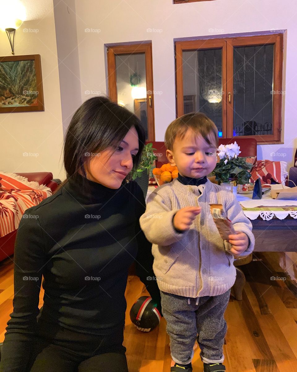 Mum and son omnomnom 