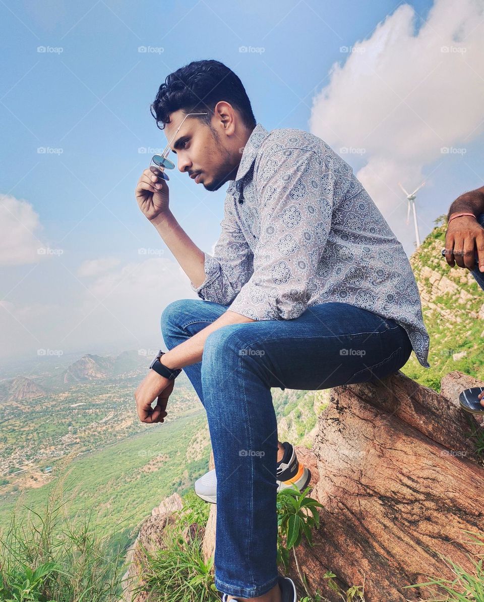 यह फोटो हर्ष की पहाड़ी हर्षनाथ धाम सीकर में ली गई है