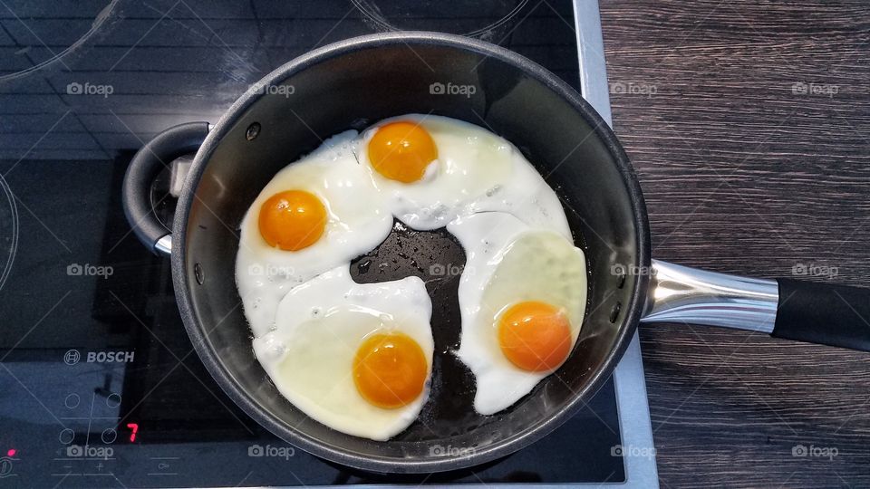 Frying eggs