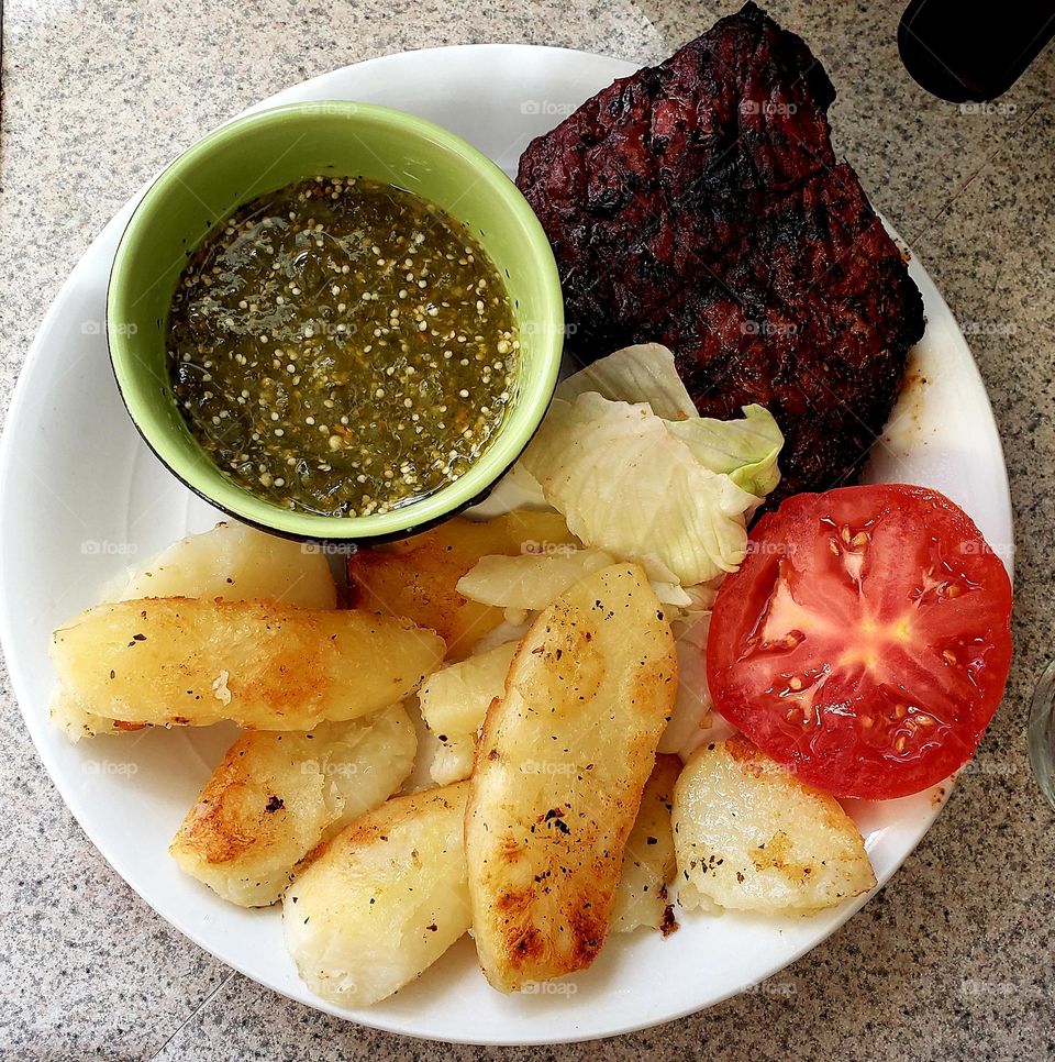 carne asada con papas asadas también