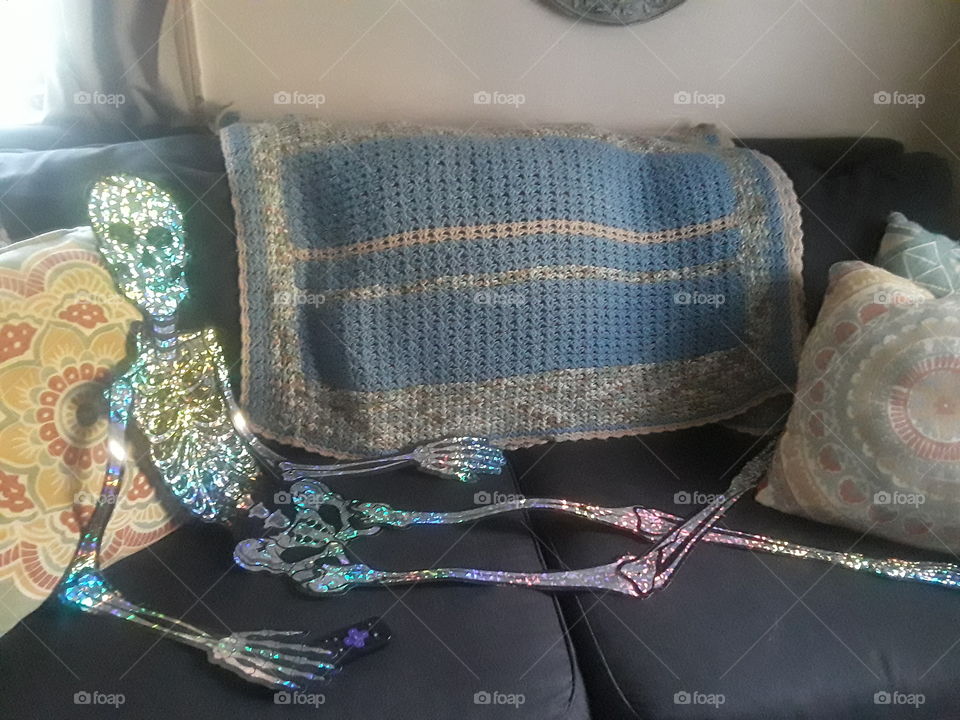 skeleton watching Netflix