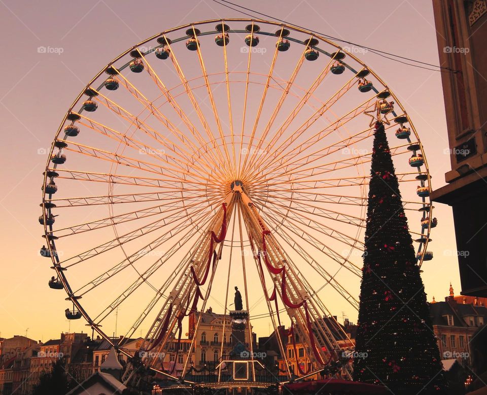 Ferris wheel at dusk