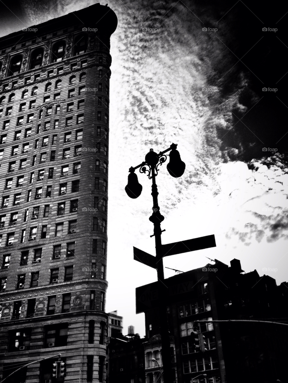 flatiron building nyc black and white new york nyc by dantvusa