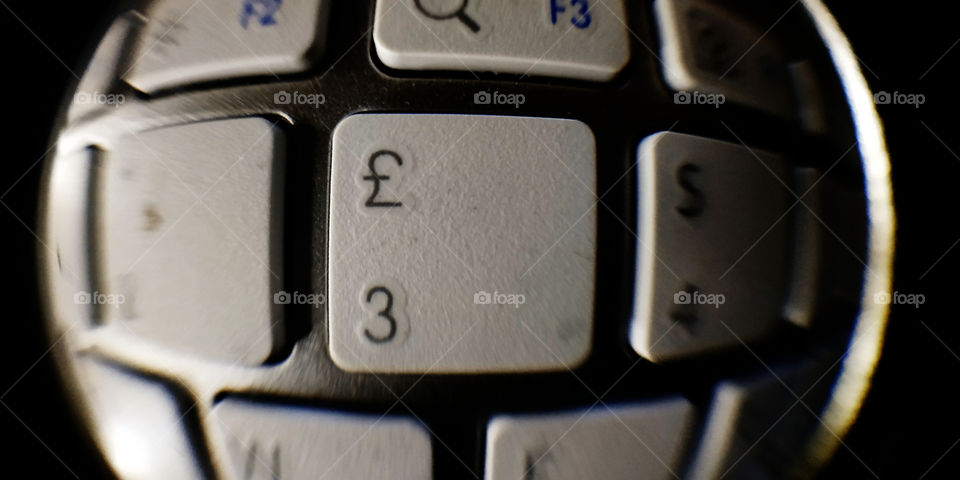 The third Manipura chakra is in the solar plexus, between the navel and the breastbone.  The associated organs are: the stomach, pancreas, liver, gallbladder, spleen and small intestine, teeth and nails.