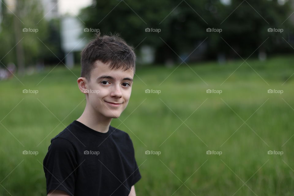 Portrait of teenage boy.