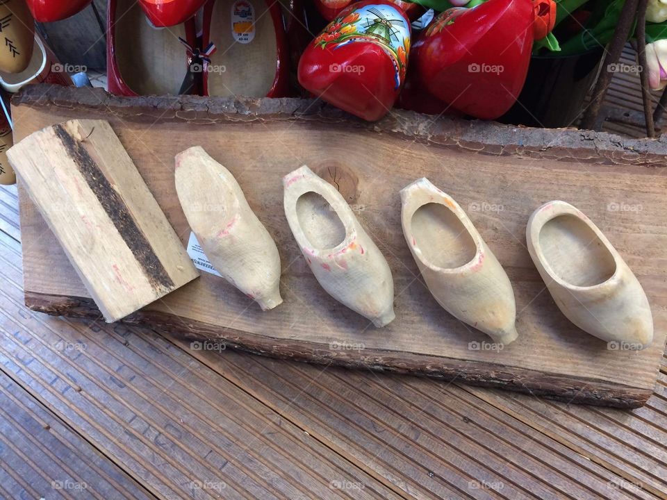 Shoe carving