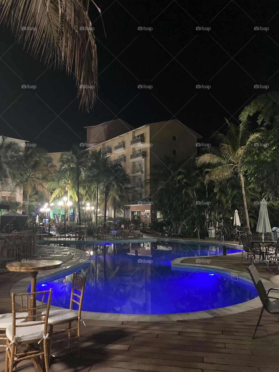 🇺🇸 Vacation! An illuminated swimming pool at this wonderful hotel in Olímpia, inland Brazil. / 🇧🇷 Férias! Uma piscina iluminada neste hotel maravilhoso em Olímpia, interior do Brasil. 