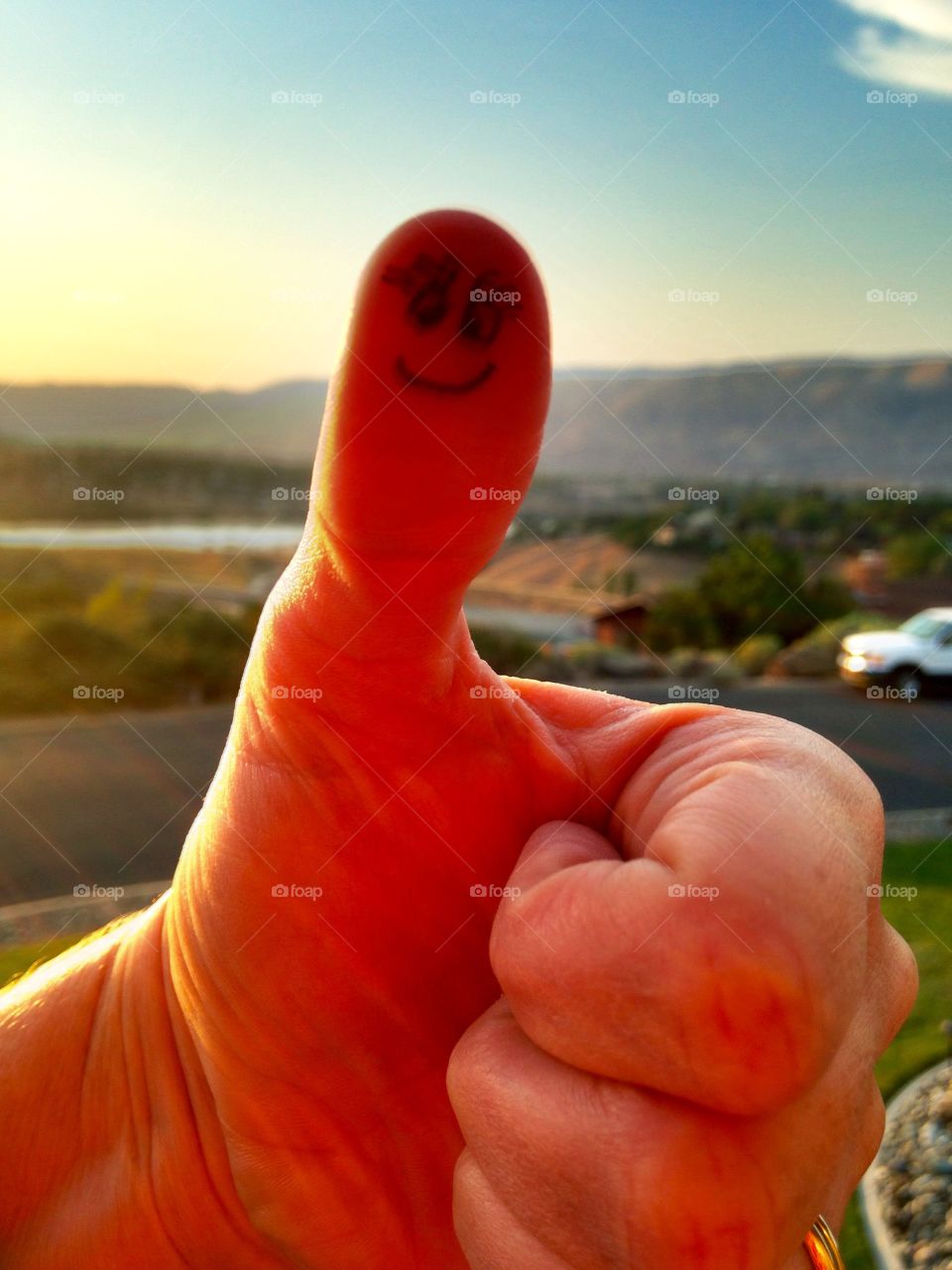 Happy thumb