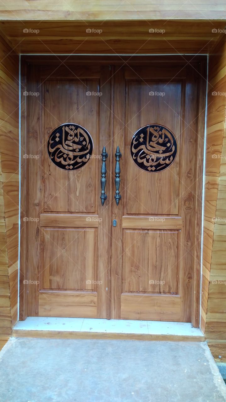door with islamic style