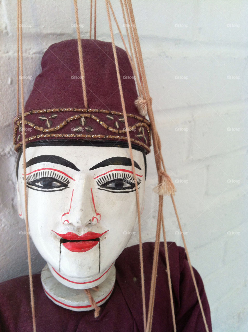 red lips creepy strings by snapd