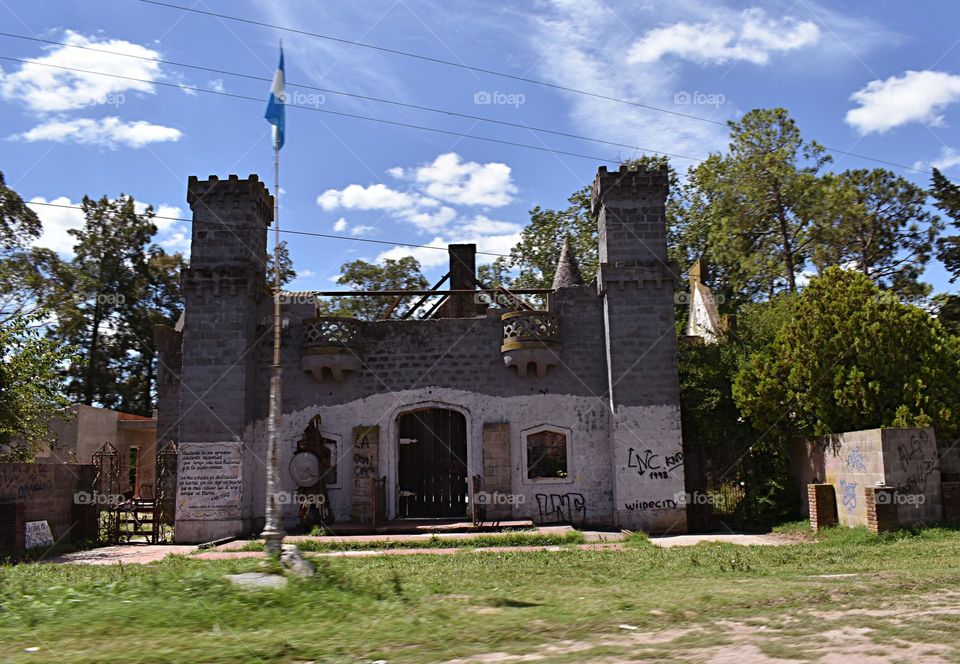 Un castillo abandonado // En 1947 Chascomús tuvo un Reino de la Amistad con un castillo . Bs As ,Argentina