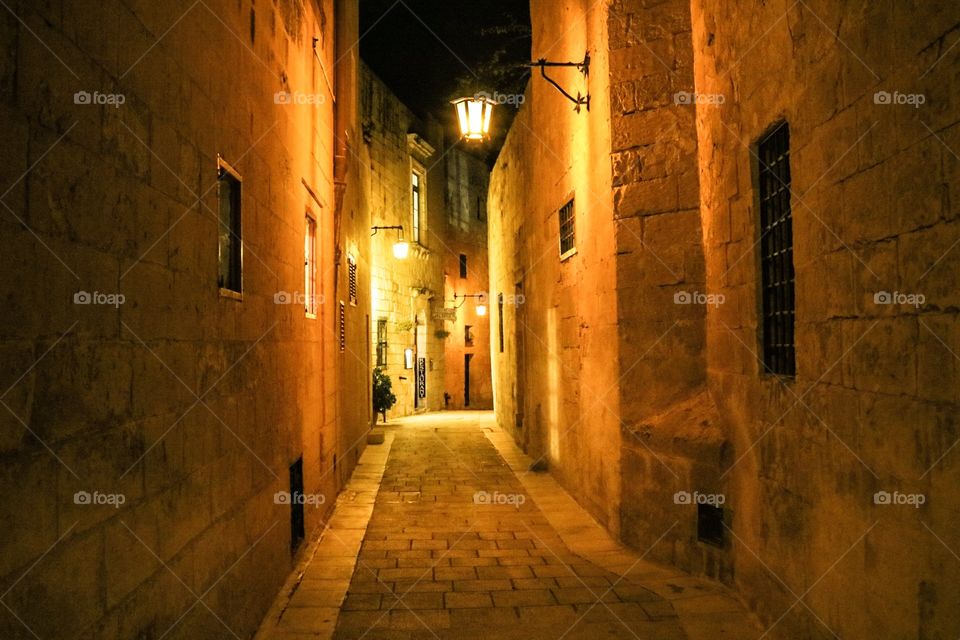 Exploring the passages of the atmospheric Medina of Malta by night...
