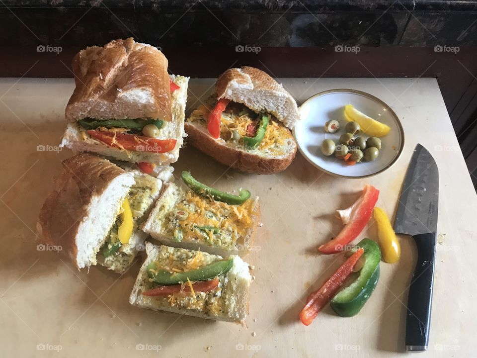 A delicious and tasty bell pepper and cheese sandwich on a garlic loaf for lunch. 
