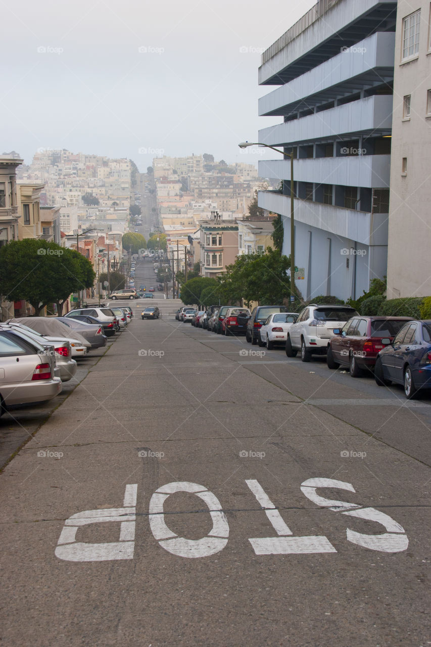 ROLLING DOWN THE HILLS OF DOWNTOWN SAN FRANCISCO CALIFORNIA USA