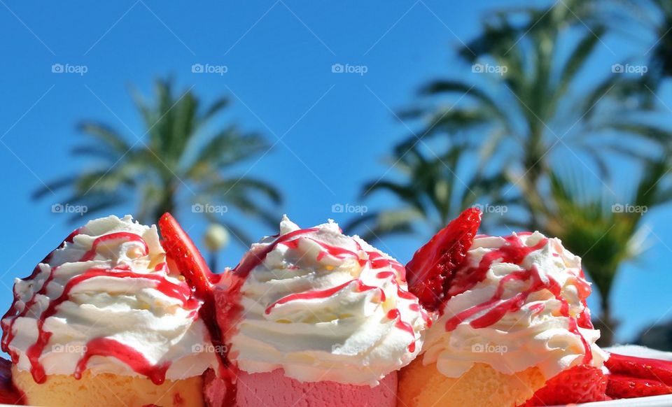 Arrangement of ice creams