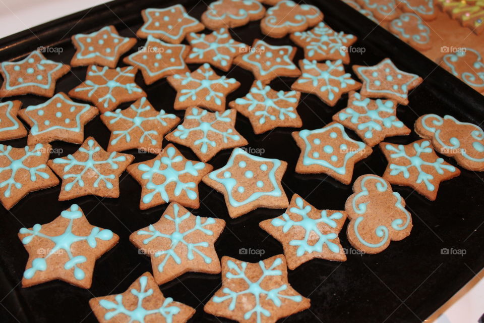 gingerbread cookies on a wooden background