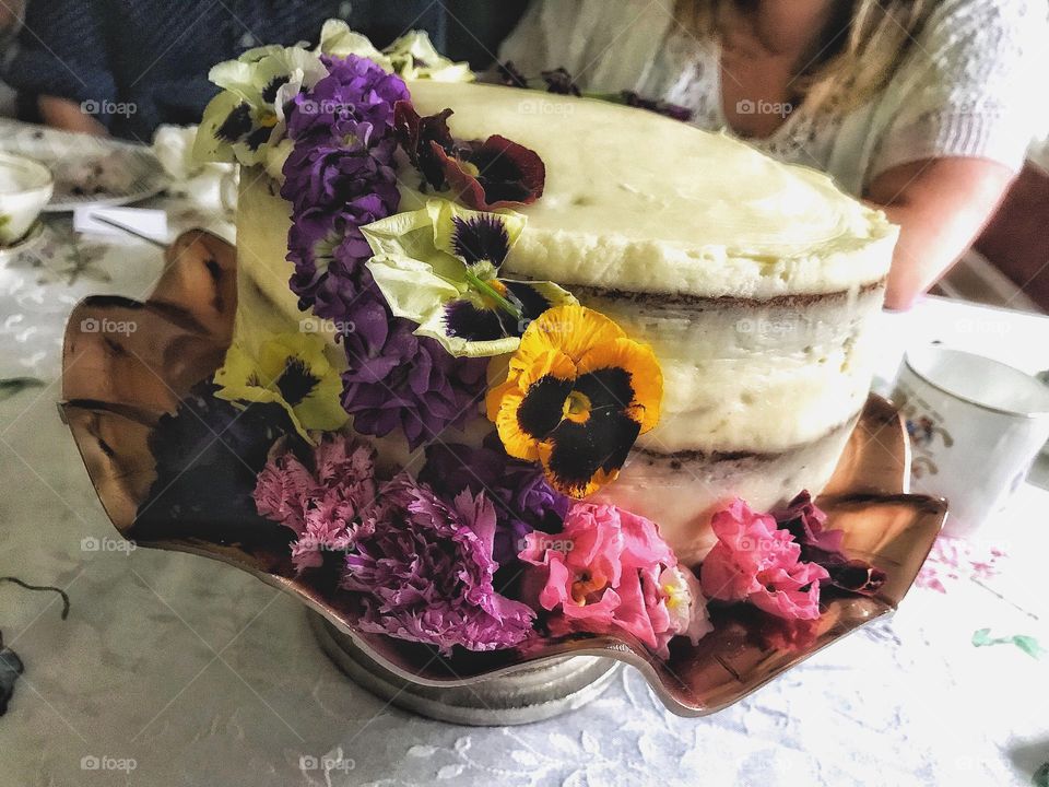 Elderflower, lemon and blueberry cake inspired by Harry & Meghan’s wedding cake... 