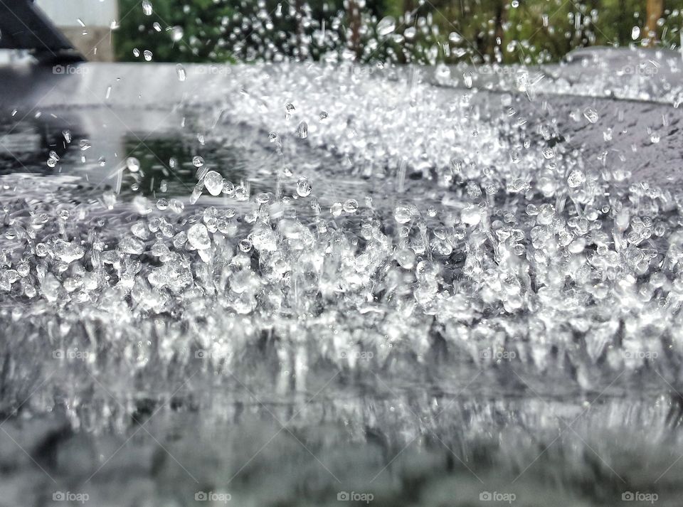 Water jumping
On surface shaked by sound waves.