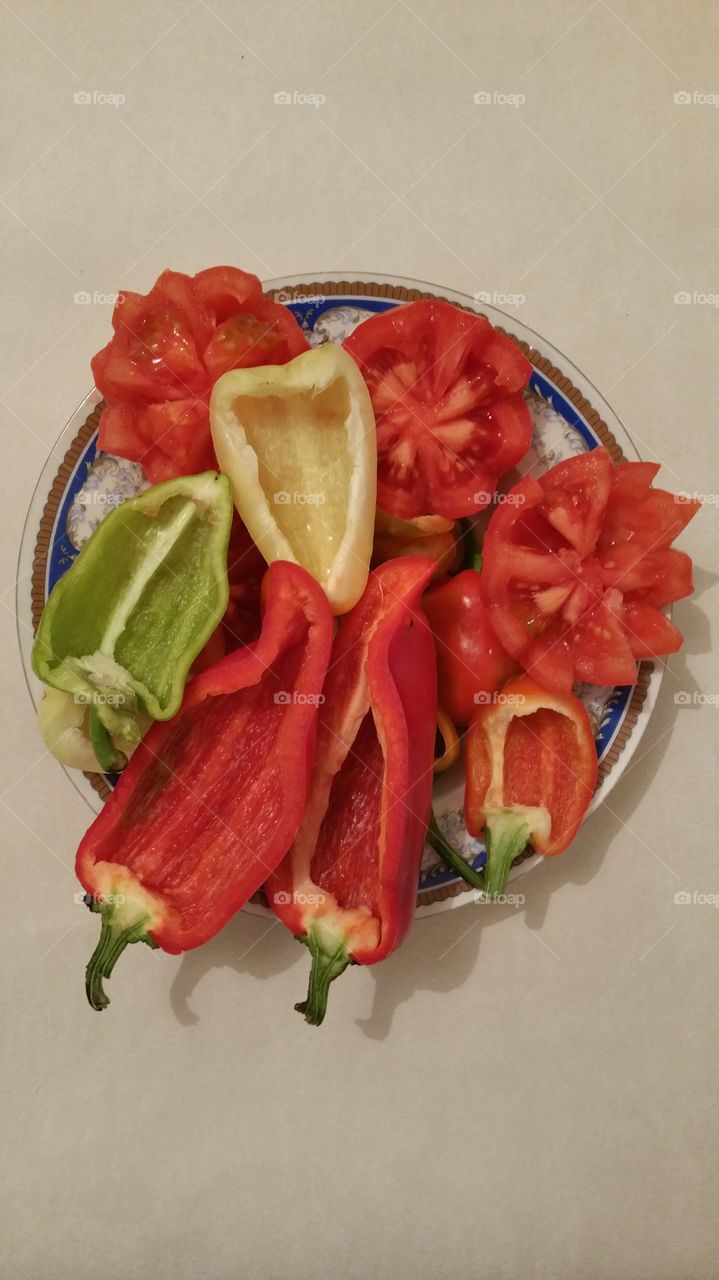 High angle view of bell pepper and tomatoes in plate