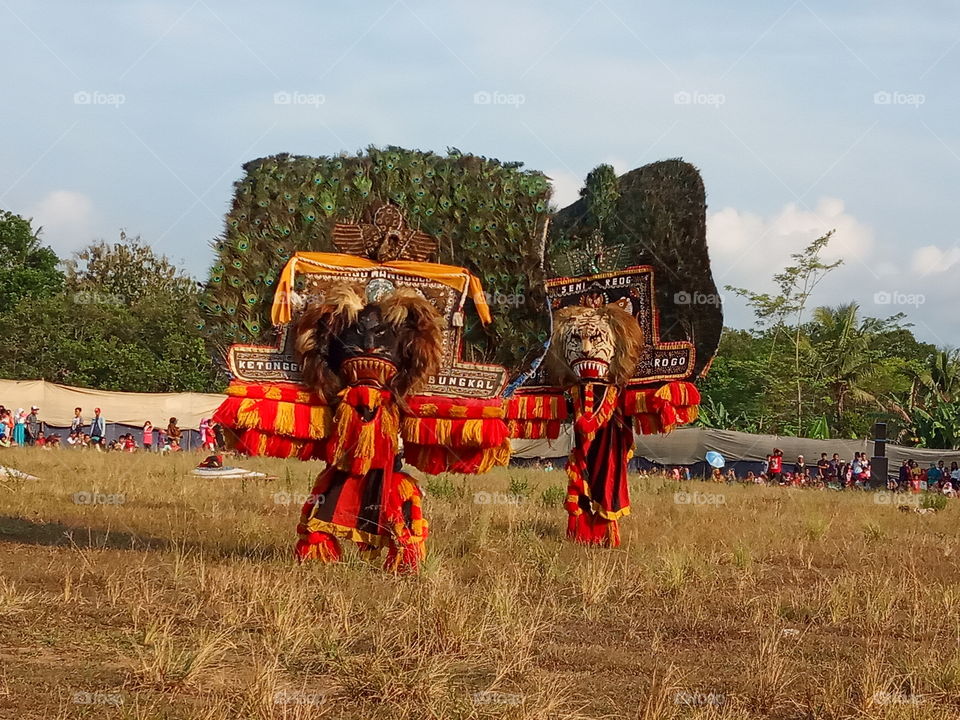 giant mask dance from ponorogo,  Indonesia,  its called "reog"