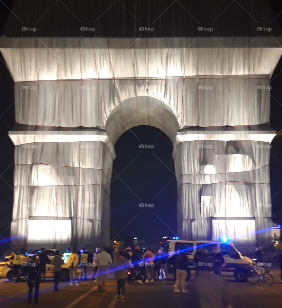 arc de triomphe wrapped in Paris