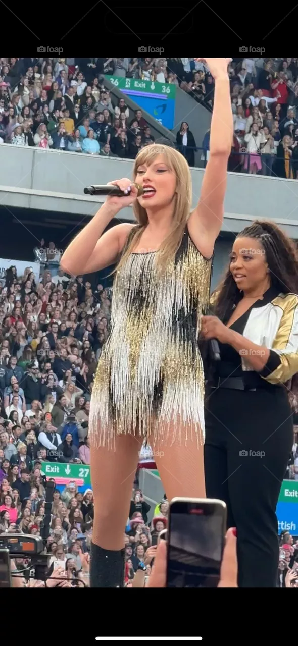 Taylor shift concert