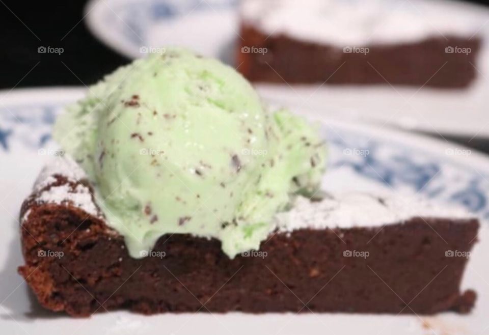 “Fallen” Chocolate Cake 