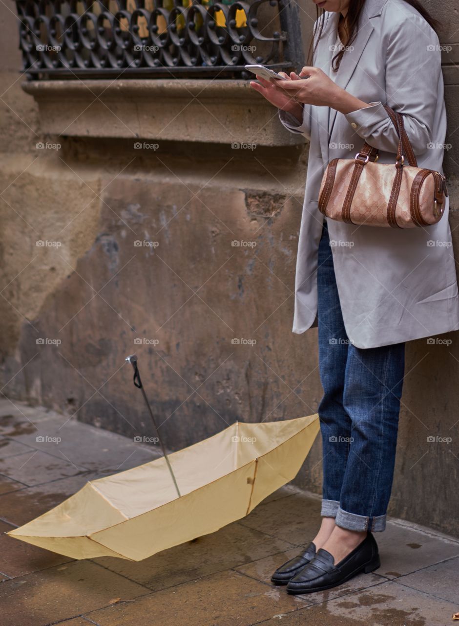 Leaving the umbrella to connect 