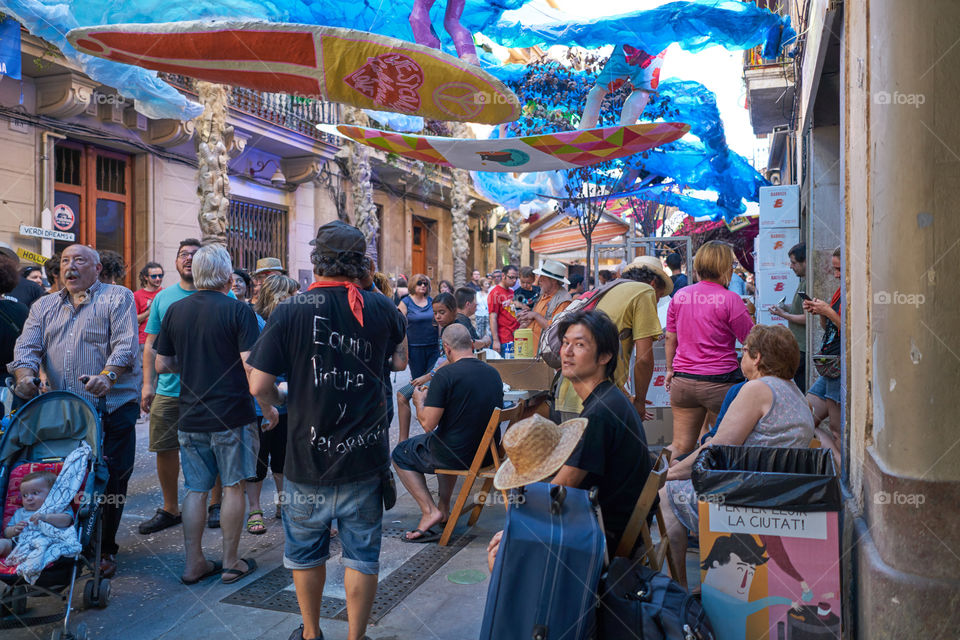 Barrio de Gracia. Primer día de Fiesta. Listos para el verdicto del jurado